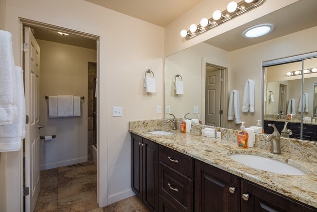 Building Photo - 3862 Desert Willow Cir