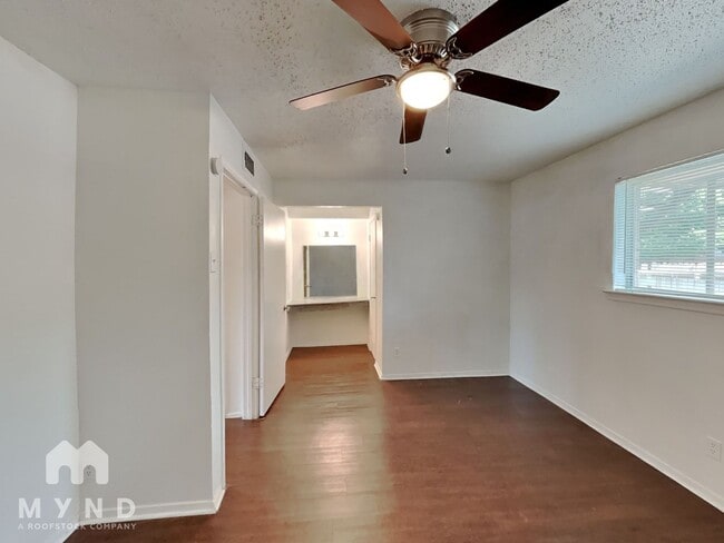 Building Photo - 3624 Parkridge Dr