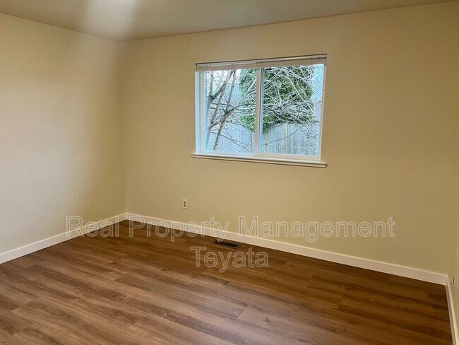 Building Photo - 902 S 22nd Ct