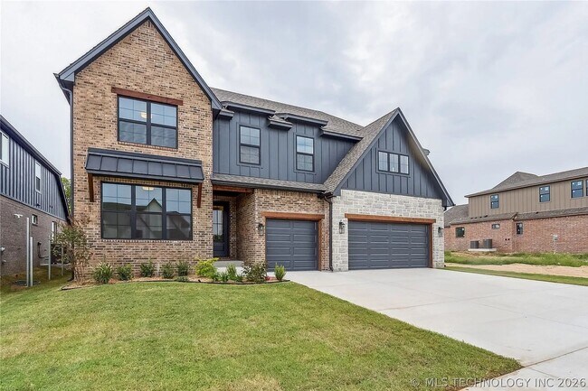 Building Photo - 5 Bed | 5 Bath House