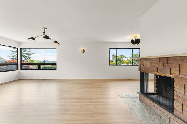Building Photo - 1425 NW 122nd Ave
