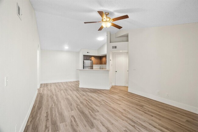 Building Photo - 12730 Vista Isles Dr