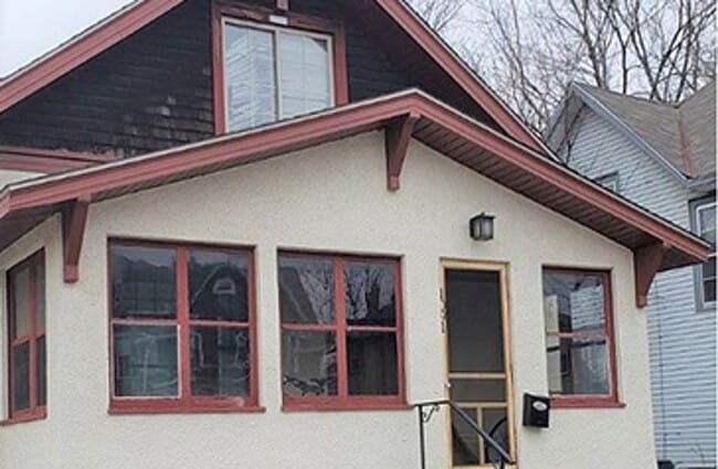 Building Photo - Updated 5-Bedroom House Close to U of M Ca...