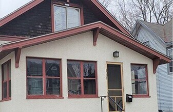 Building Photo - Updated 5 Bedroom House Close to U of M Ca...