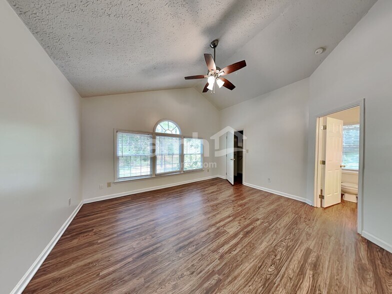 Building Photo - 210 Wood Valley Ct