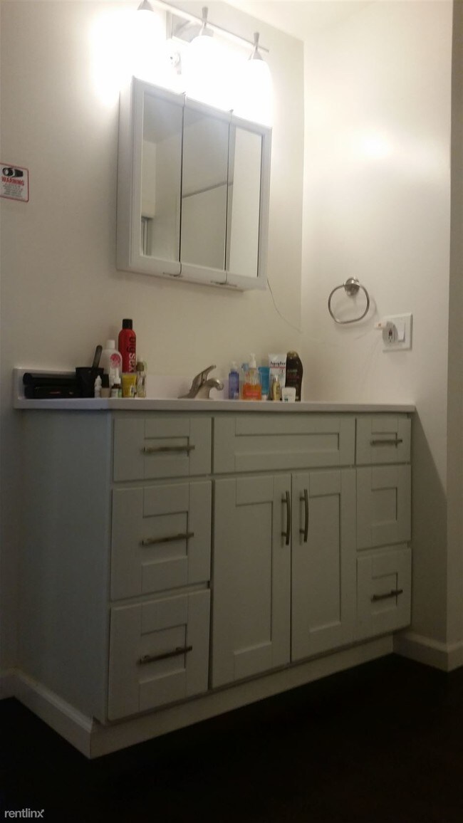 Building Photo - 2711 Ellendale Pl