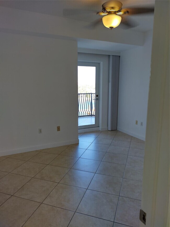 Building Photo - 100 S Birch Rd