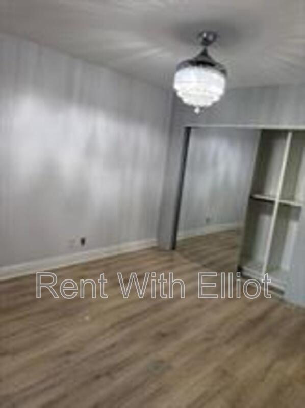 Building Photo - 655 SW 111th Way