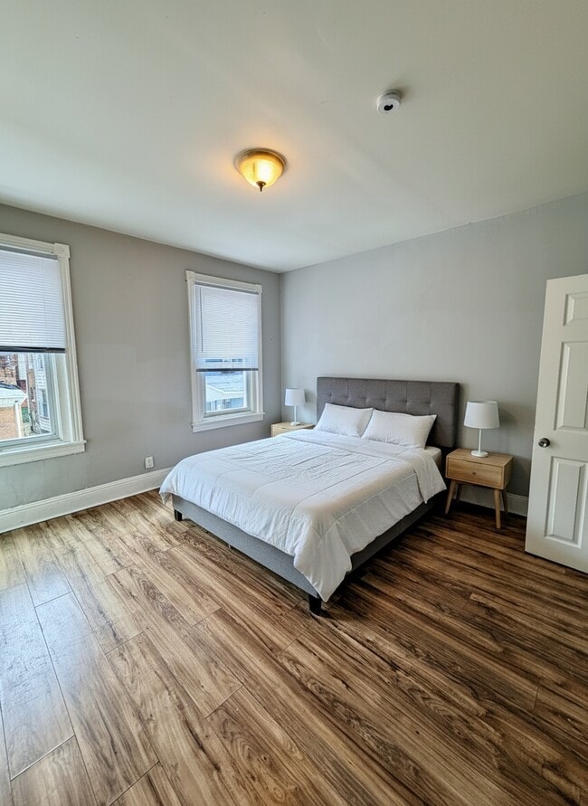 Building Photo - 426 N Salford St