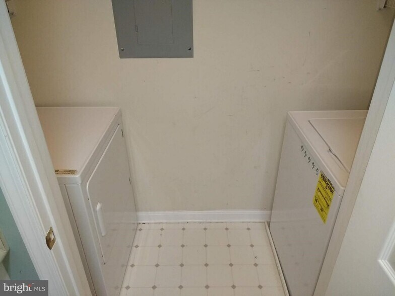 Building Photo - 4561 Strutfield Ln