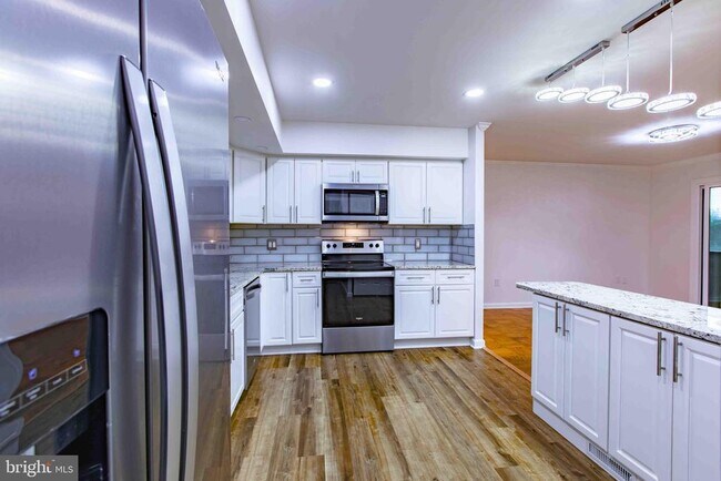Building Photo - 1 Stonehenge Cir