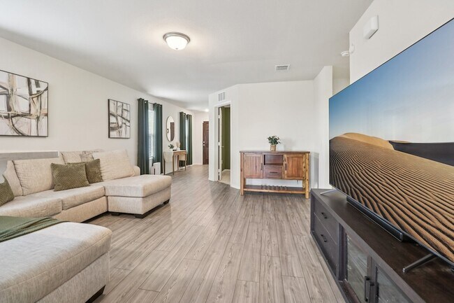 Building Photo - 475 Grenada Lk Dr