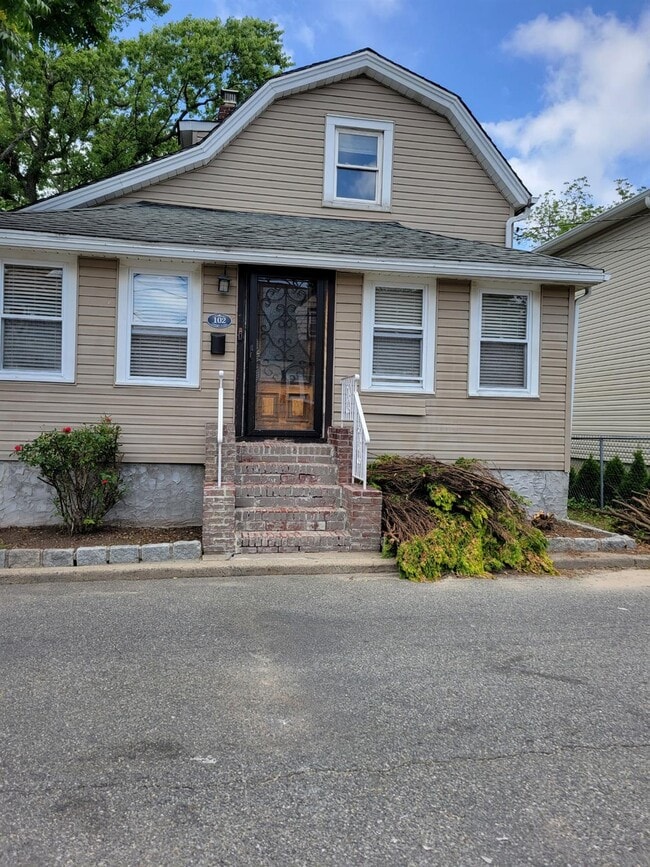Primary Photo - 102 Carnegie Ave