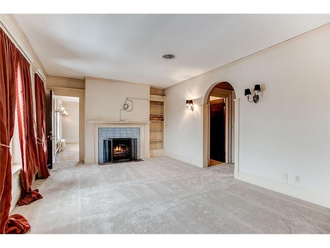 Building Photo - 808 Summit Ave