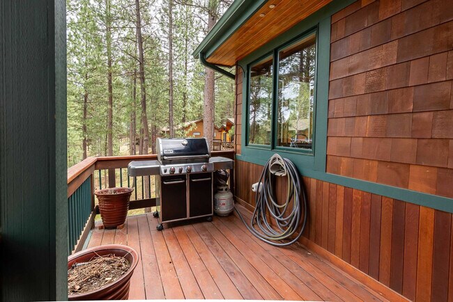 Building Photo - 17028 Cooper Dr