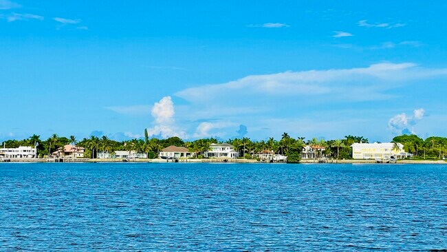 Building Photo - 107 Half Moon Cir