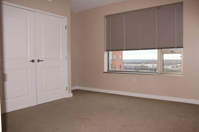 Building Photo - 105-UNIT CHRISTINA LANDING DR, 1703