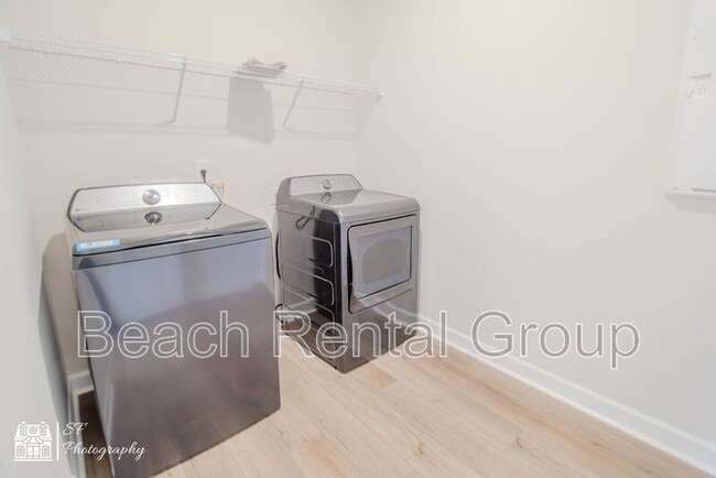 Building Photo - 1860 Villena Dr