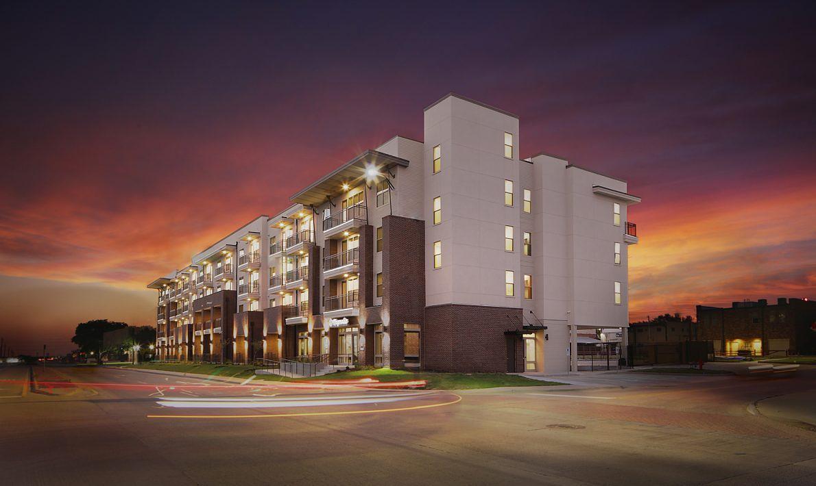 Building Photo - 108 N US Hwy 377