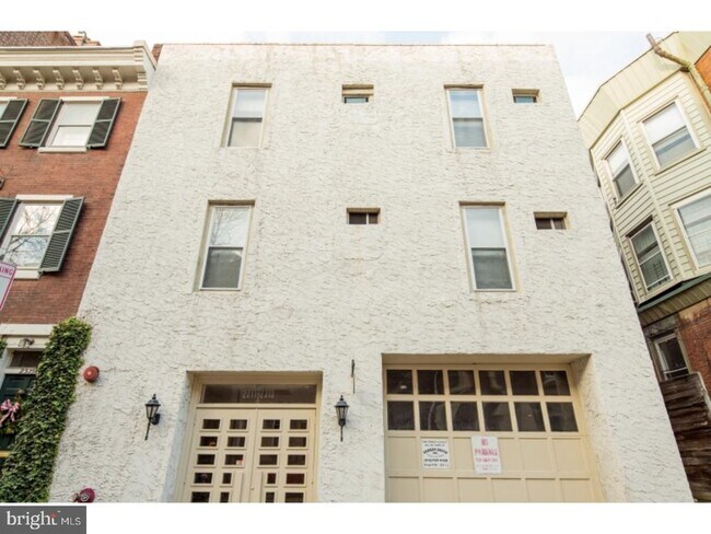 Building Photo - 2311 Spruce St