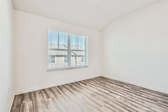 Building Photo - 1620 Bryant Dr