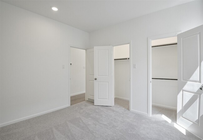 Building Photo - 28820 Bobcat Run Dr