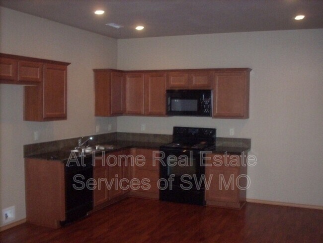 Building Photo - 616 S Rilynn