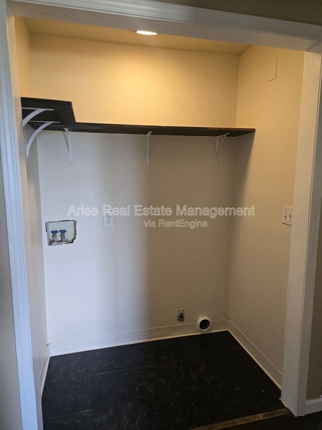 Building Photo - 803 Scenic Loop