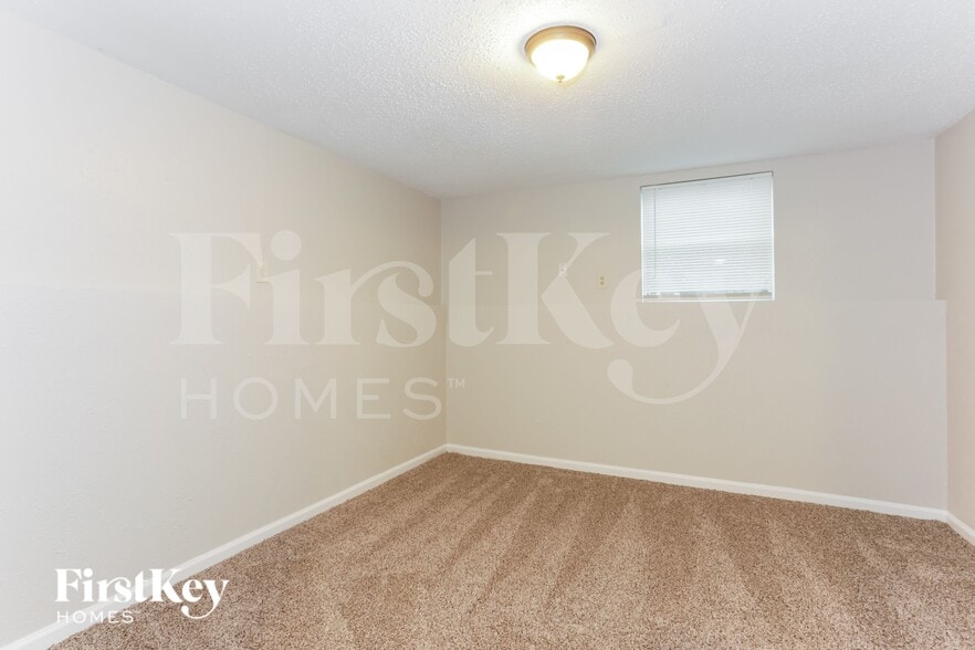 Building Photo - 917 Montclair Dr