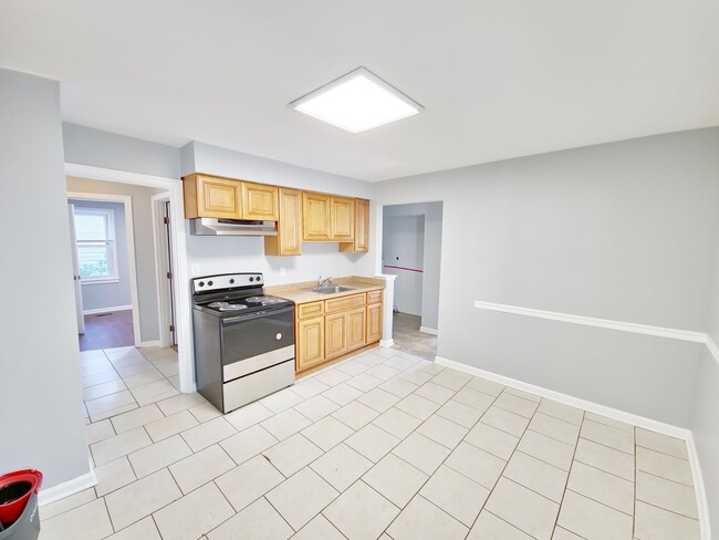 Building Photo - Renovated 4 bedroom Home now available!