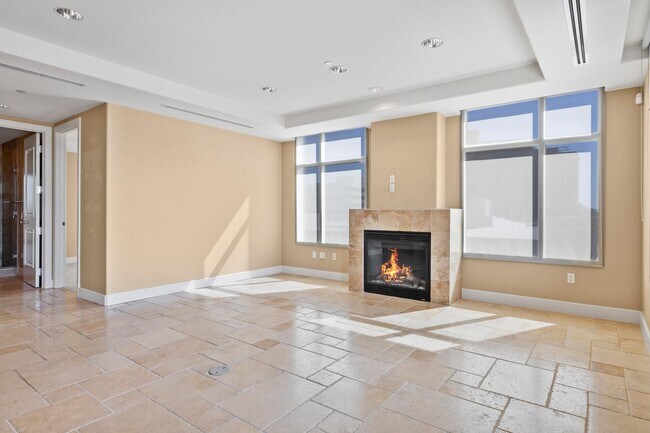 Building Photo - 2211 E Camelback Rd