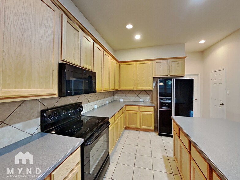 Building Photo - 24823 White Creek