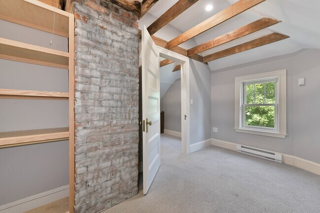 Building Photo - 25 Primrose St