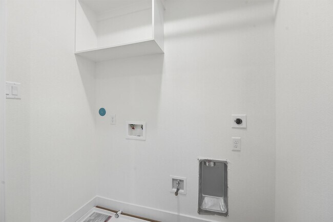 Building Photo - 3903 Pinemont Dr