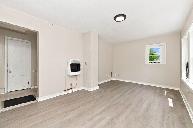 Building Photo - 550 Hensel Ave
