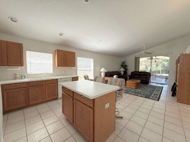 Building Photo - "Charming 3-Bed Oasis with 2 Full Baths in...
