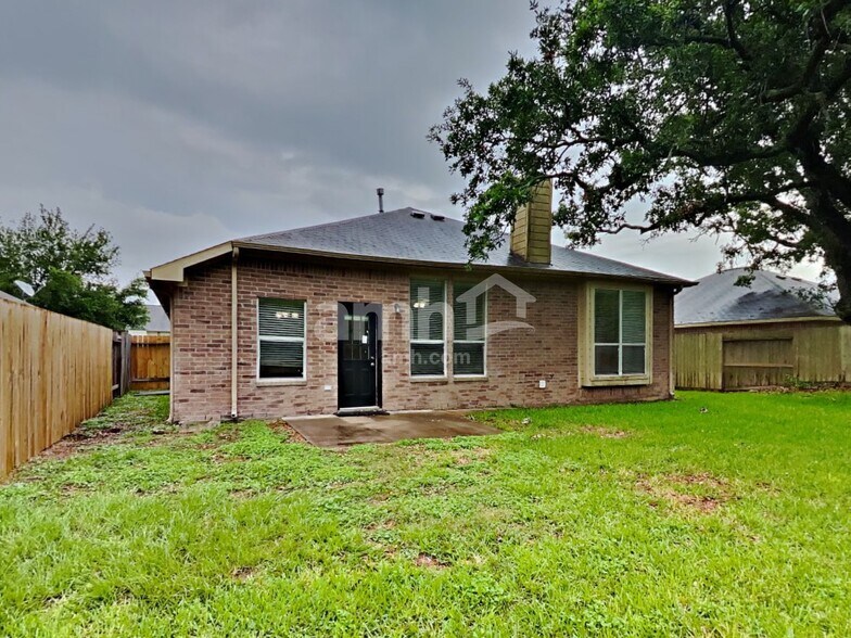 Building Photo - 113 Heritage Oaks Dr