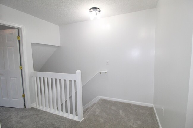 Building Photo - 865 Camelot Ln