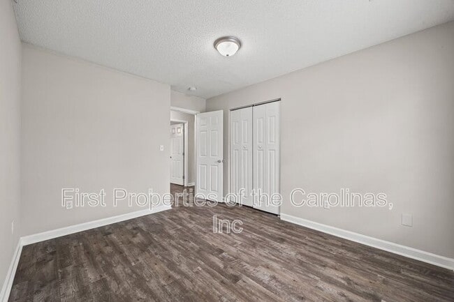 Building Photo - 429 Merry Go Dr