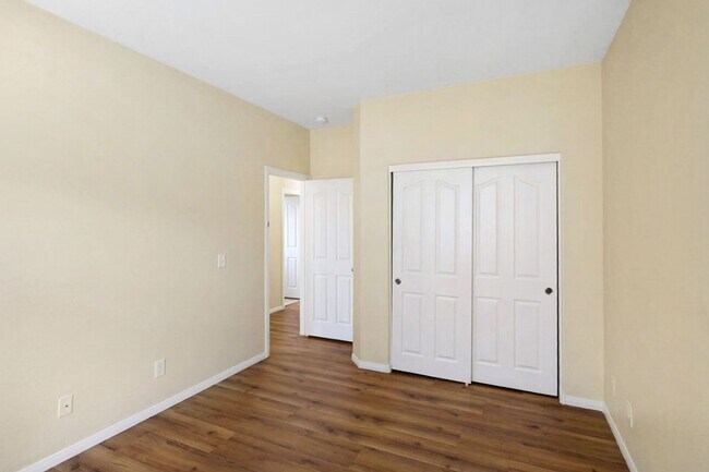 Building Photo - Northwest 3 Bedroom 2.5 Bath Home In Gated...