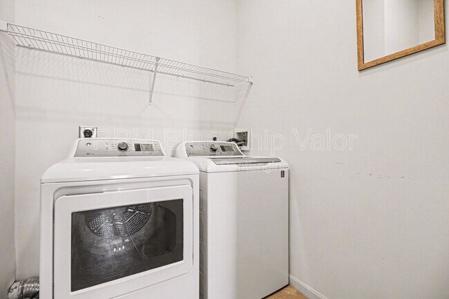 Building Photo - 3795 Brantford Way