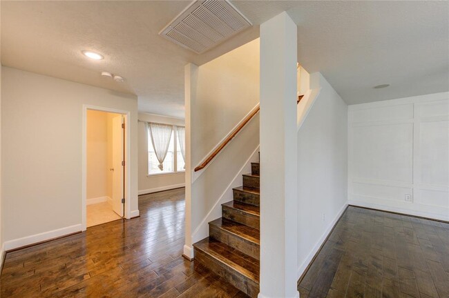 Building Photo - 18503 Fair Grange Ln