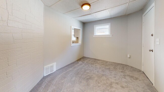 Building Photo - Old Brooklyn - 3 Bedroom Single Family Home