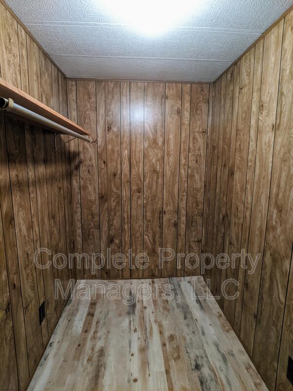 Building Photo - 1101 E 18 1/2 St