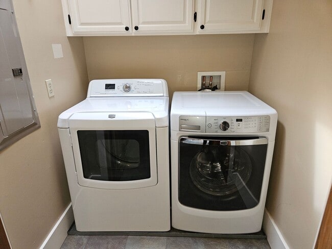 Building Photo - Stunning 5 Bed 3 Bath Naglee Park Home With Scenic Views