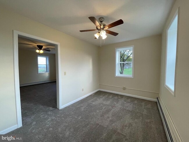 Building Photo - 2450 Mummasburg Rd