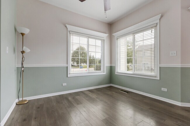 Building Photo - 122 Creston Cir