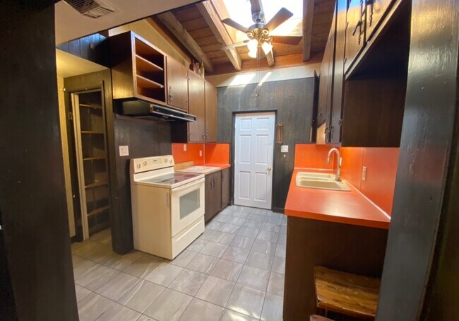 Building Photo - 6211 N College Dr