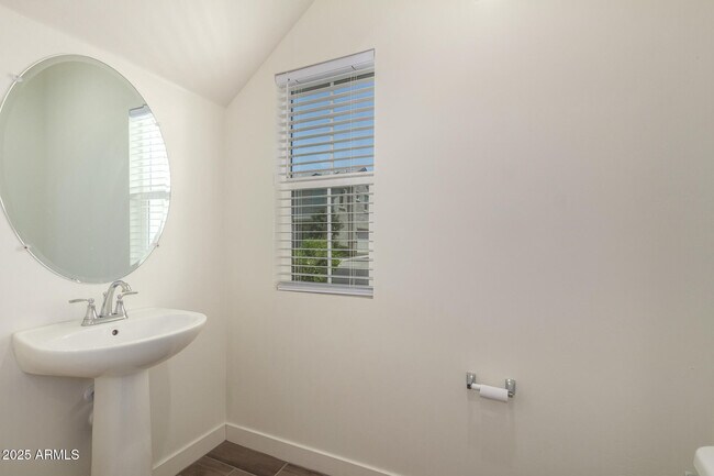 Building Photo - 5552 S Dillon