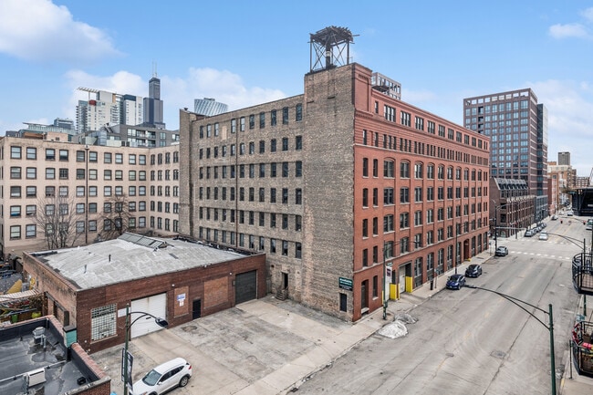 Building Photo - 1000 W Washington Blvd